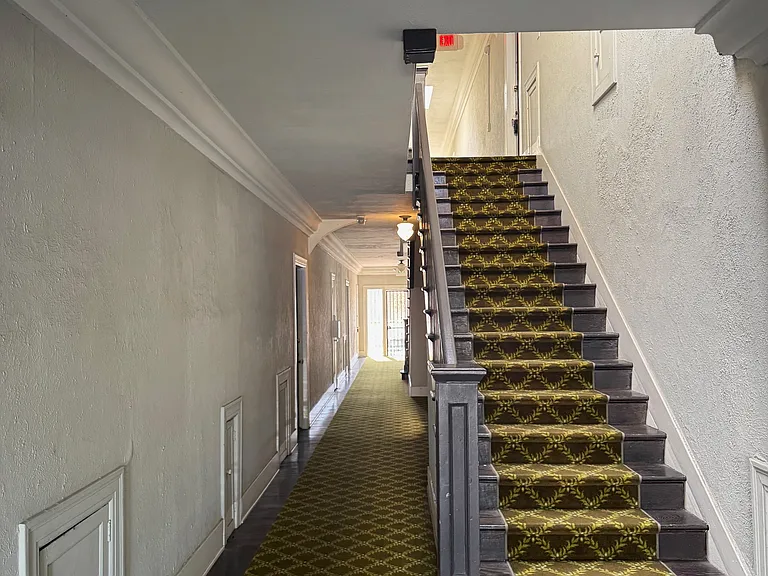 1949 N Vermont Ave #4 — Photo 33