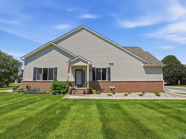 13813 Christina Ln, Belleville, MI 48111