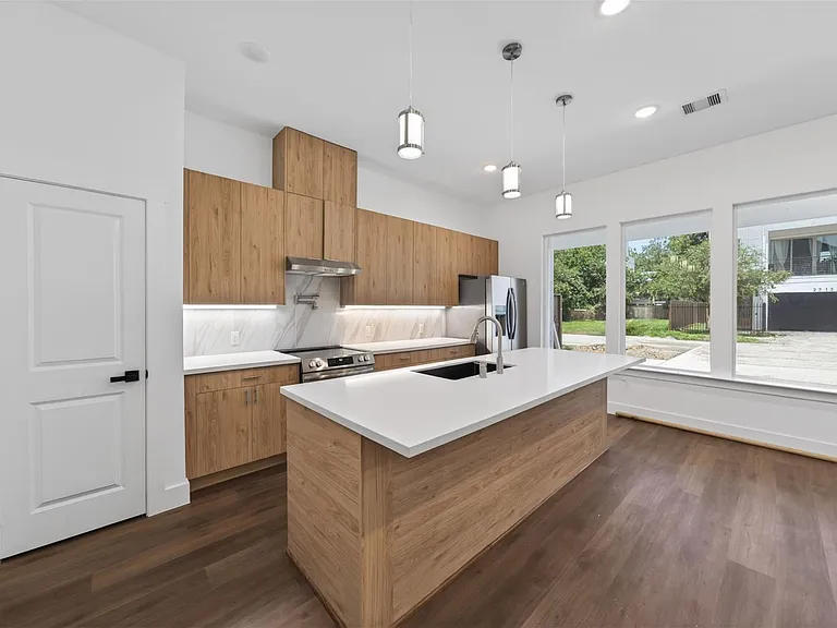2714 Drew St — Photo 10