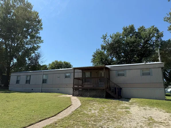 823 Cassie St, Junction City, KS 66441