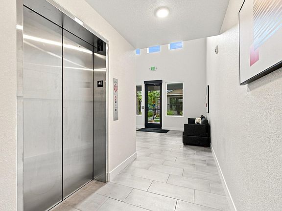 4th image of 862 Birdwhistle Ln #6