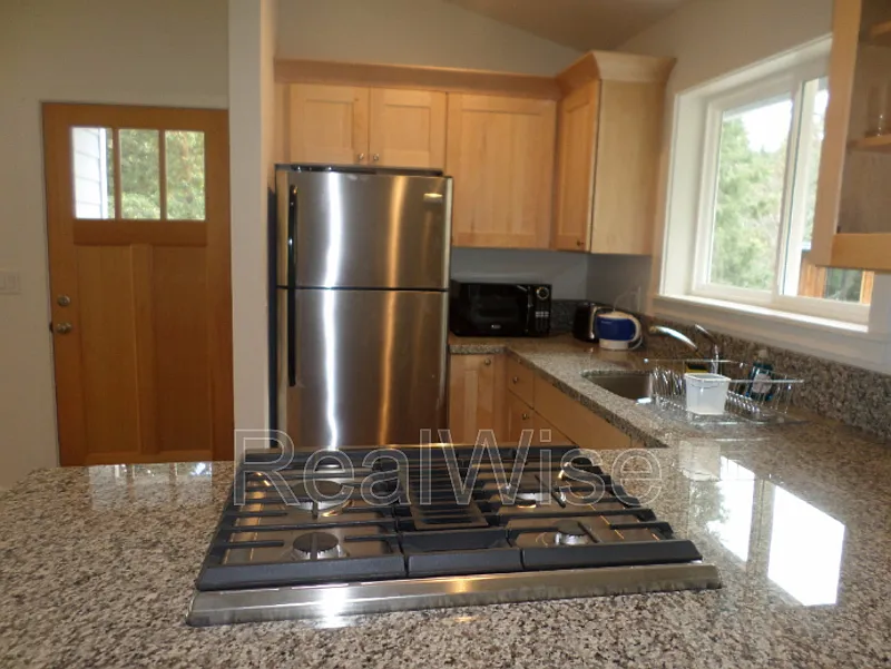 Studio, 1.0 bath, 490 sqft, $1,000 — Photo 3