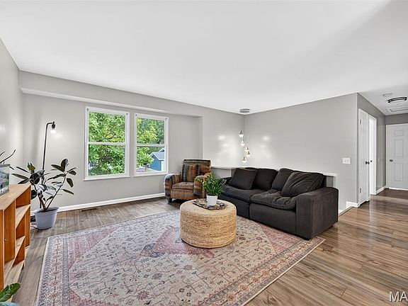5th image of 6 Oak Forest Dr