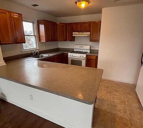 3rd image of 50 Albion Ave Floor 2