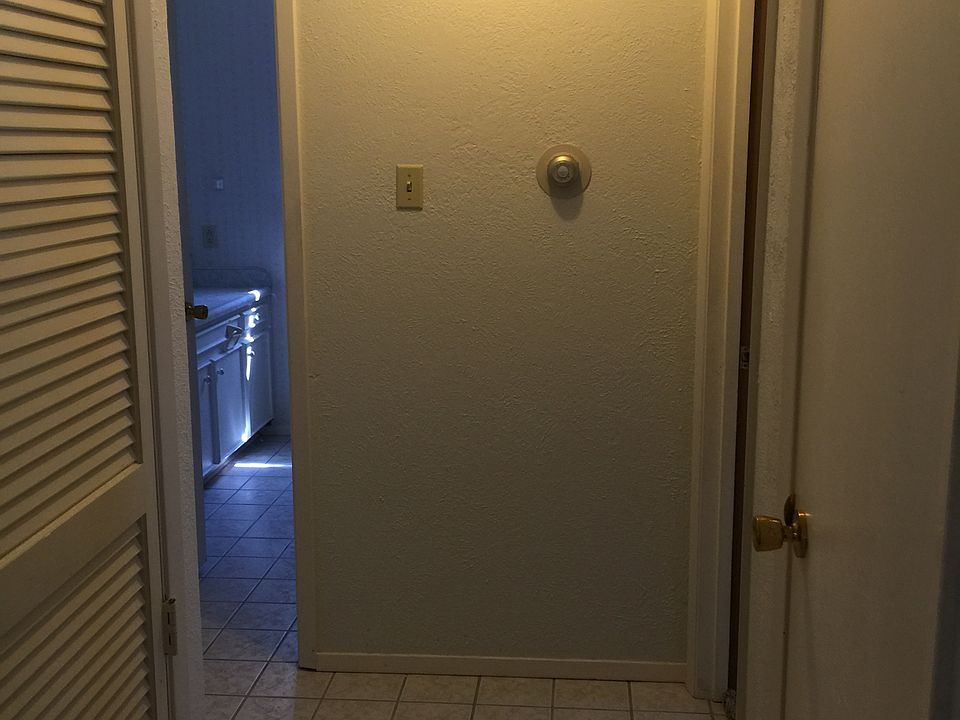 Hall to bedrooms 2 & 3