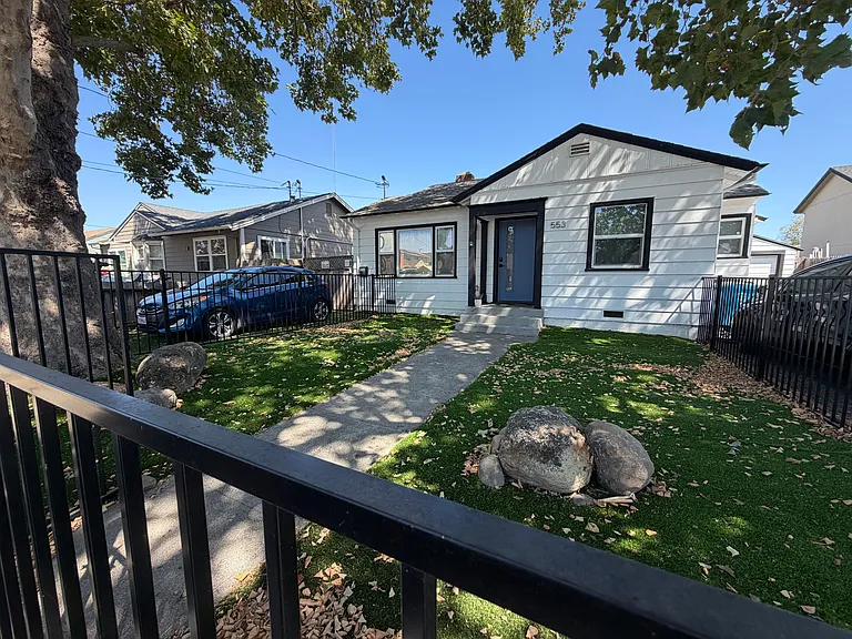 553 Flower Ave — Photo 9