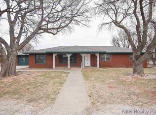 1331 Sycamore Dr, Burkburnett, TX 76354
