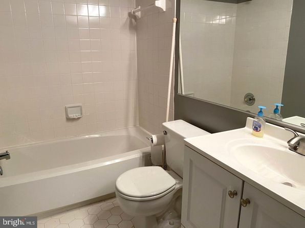 919 Hillside Lake Ter APT 311