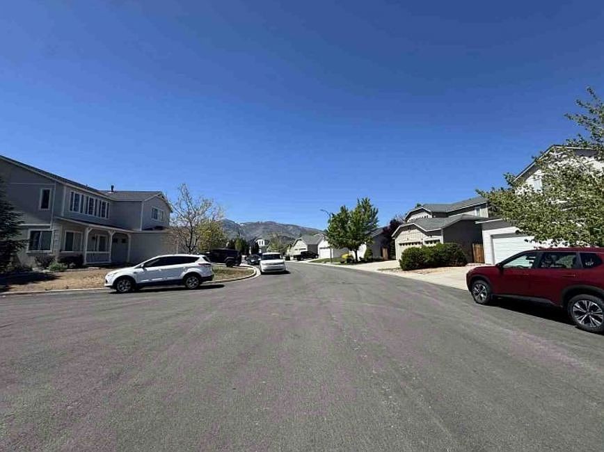 Exterior Neighborhood (street photo)