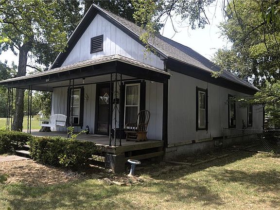3rd image of 622 S Jefferson Ave