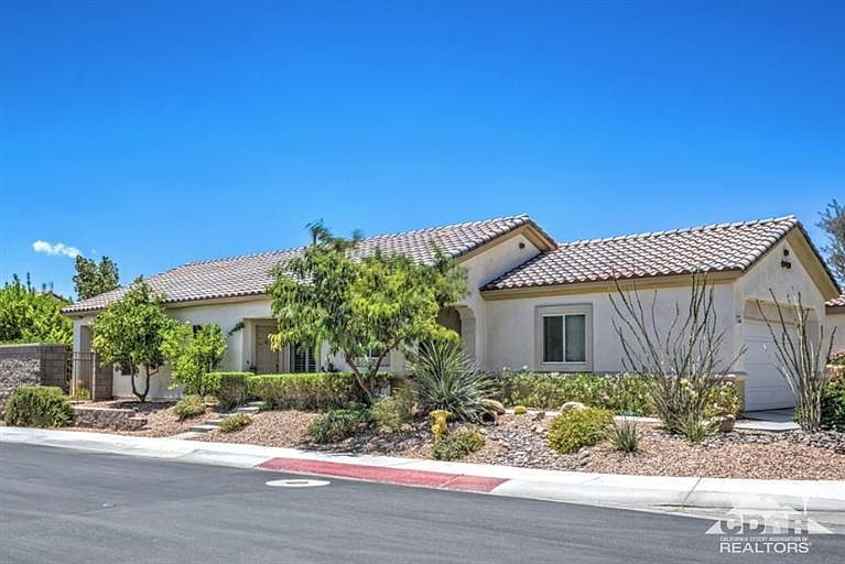 1st image of 78595 Glastonbury Way