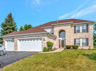 1 Ash Ct, Bolingbrook, IL 60490