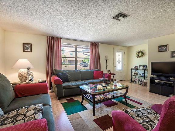 4th image of 331 Palmetto Dr