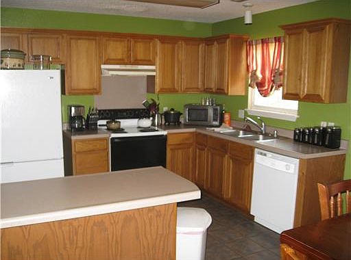 4th image of 467 Aster Ave