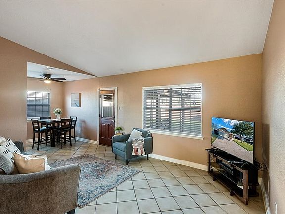 3rd image of 4721 Huntington Dr