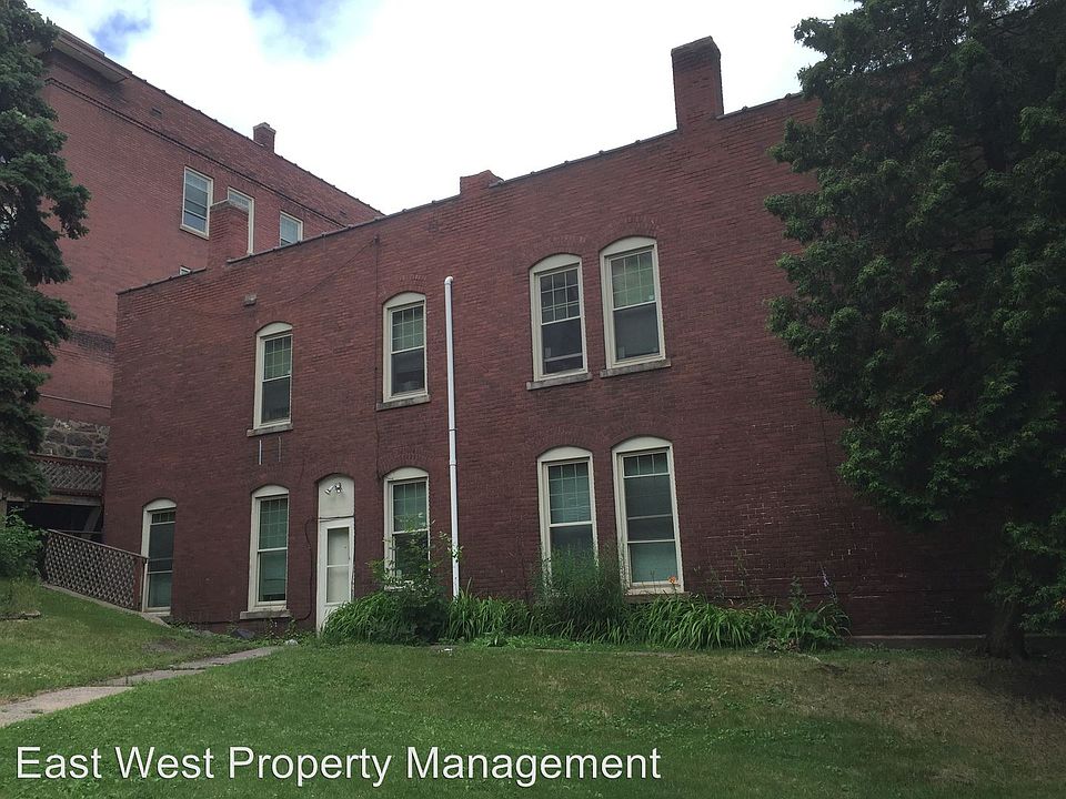 2nd image of 601 E 1st St APT 1