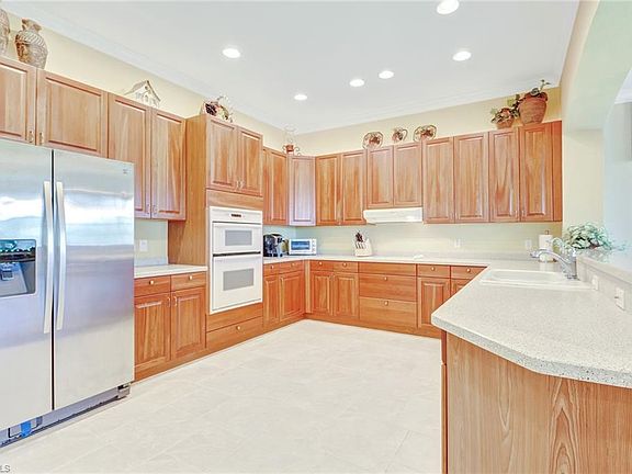 5th image of 5929 Tarpon Gardens Cir APT 201