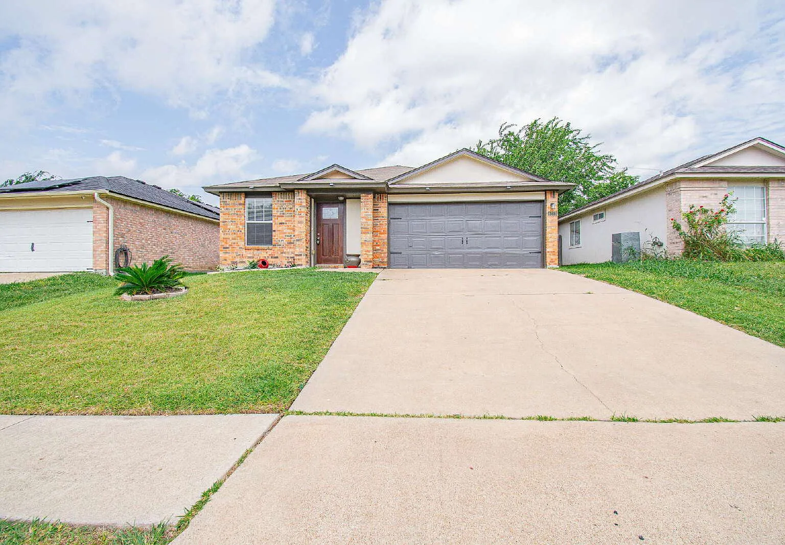 3 bed, 2.0 bath, 1077 sqft, $1,450 — Photo 1