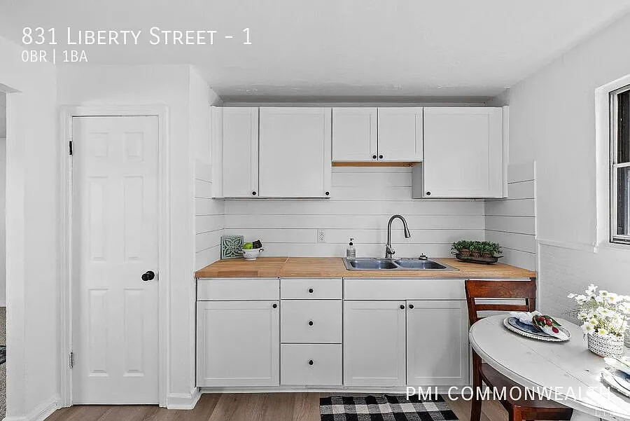 Studio Unit, First Month Free (See listing Desc.) — Photo 4