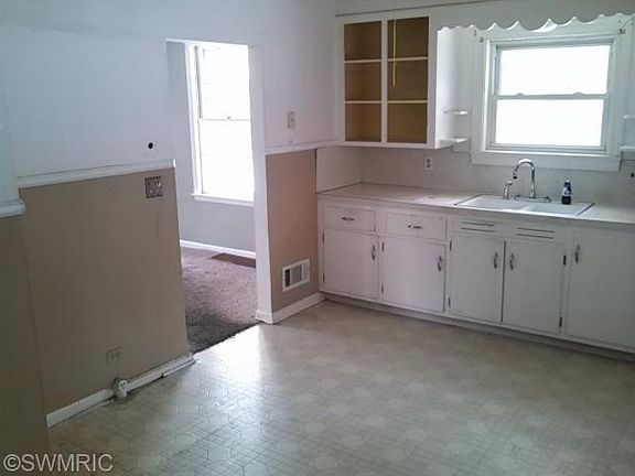 5th image of 2607 Ivanrest Ave SW