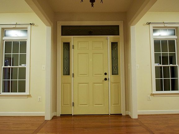 Foyer : Left: Dining Right: Office/Den