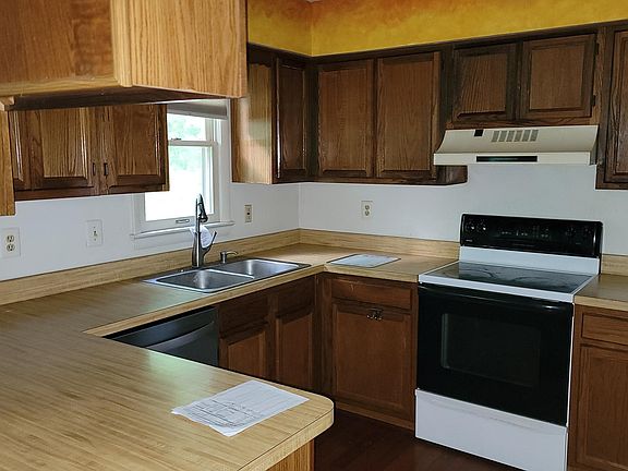 2nd image of 36835 Elizabeth Ct
