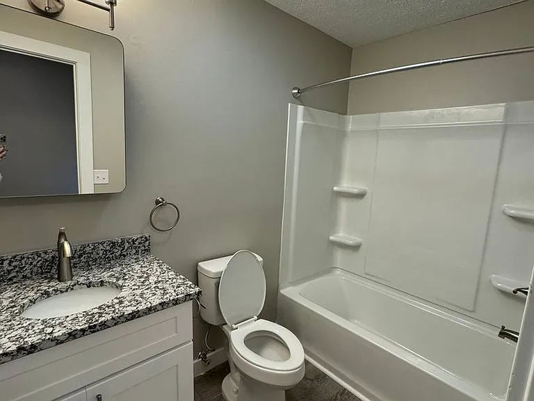 3 Bedroom/2.5 Bathroom only 1/2 Mile from IU Stadium — Photo 10