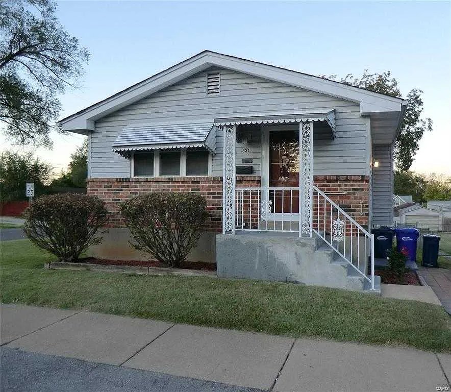 531 Hoffmeister Ave photo 1