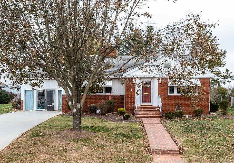 1st image of 1041 S Dogwood Dr