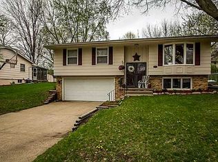 8421 Ridgemont Dr, Urbandale, IA 50322