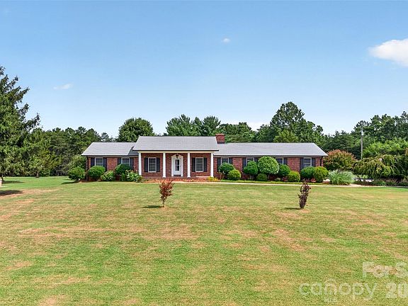 3rd image of 3040 E Maiden Rd