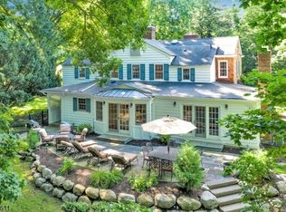 17 Snow Dr, Mahwah, NJ 07430