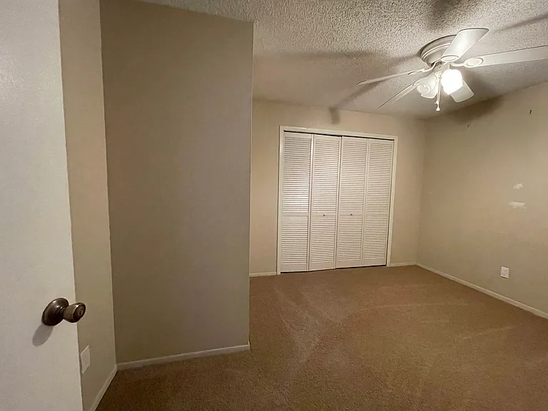 601 Ascot Cir — Photo 23