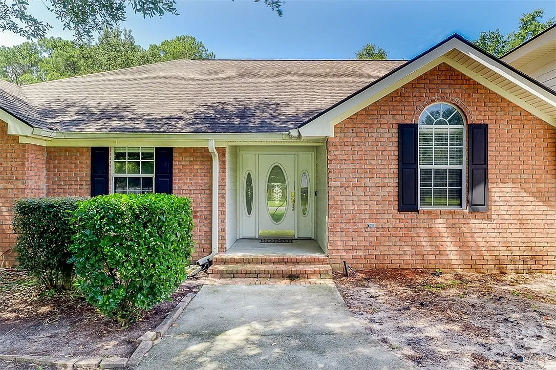 4 bed, 2.0 bath, 2994 sqft, $2,600 — Photo 4