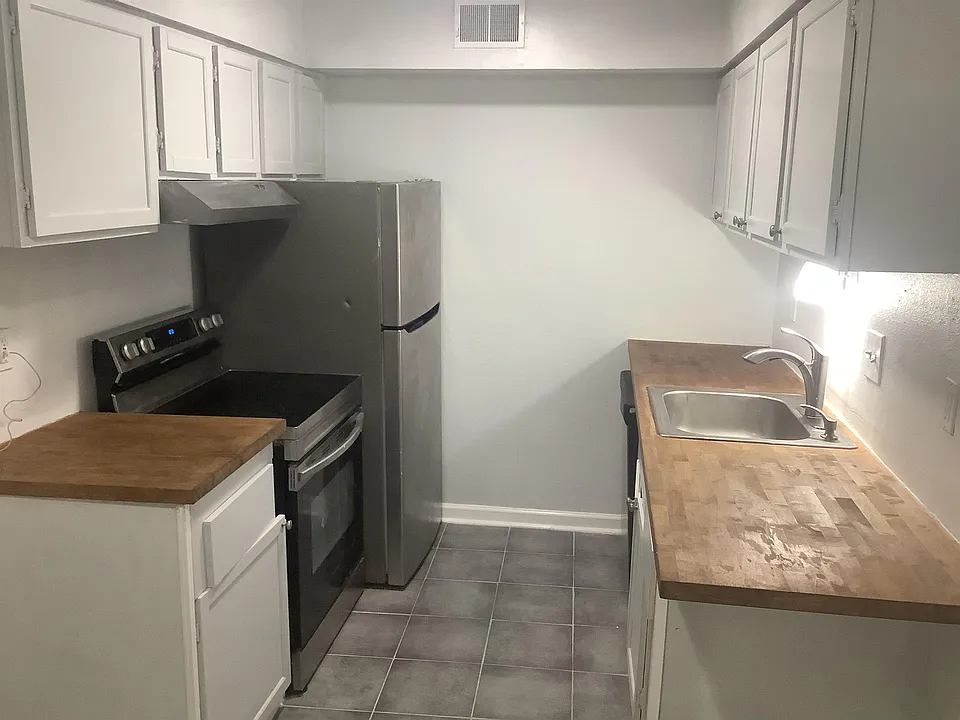 213 Camelot Dr #1