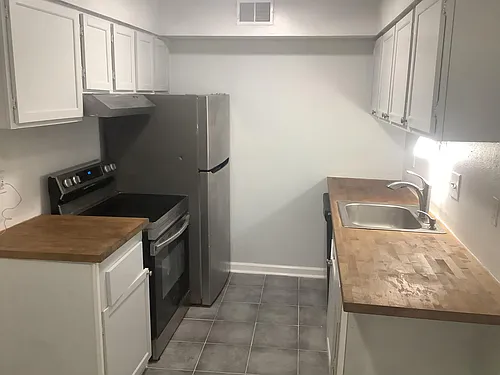 213 Camelot Dr #1 Photo 1