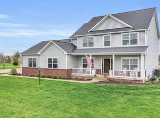 5 Fieldcrest Dr, Monticello, IL 61856