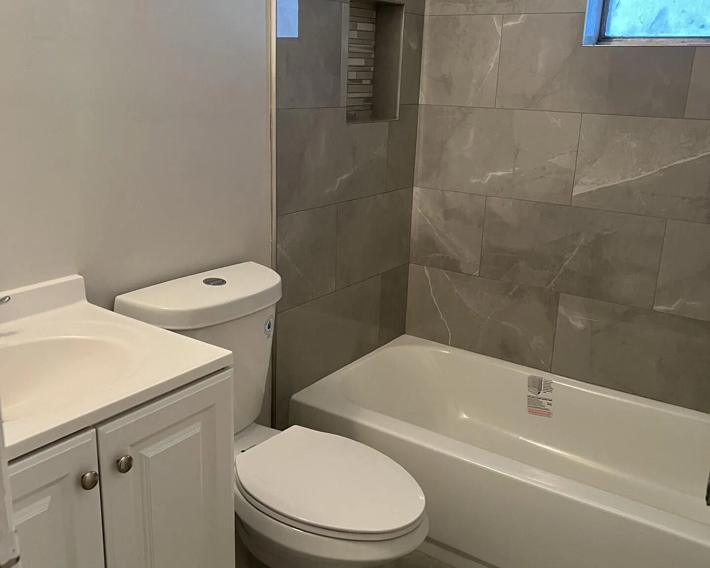 2 bed, 4.0 bath, 1050 sqft, $2,200 — Photo 4
