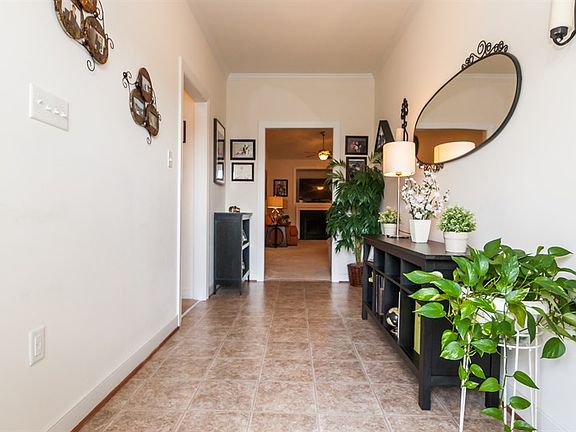 3rd image of 1728 Leslie Ln