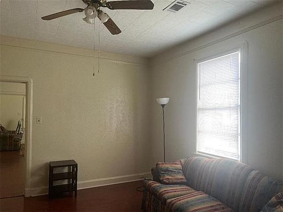 2nd image of 512 Macarthur Ave
