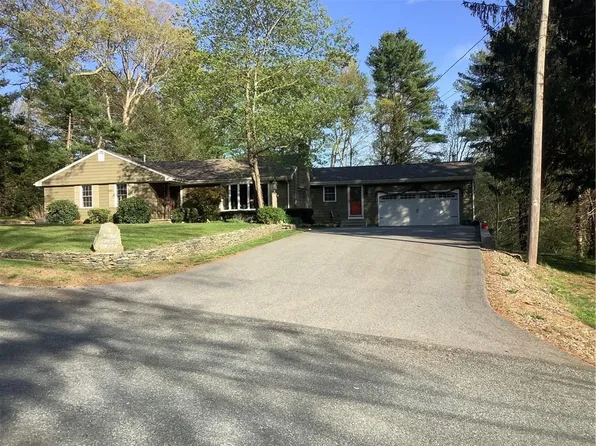 19 Pinecrest Dr, Glocester, RI 02857