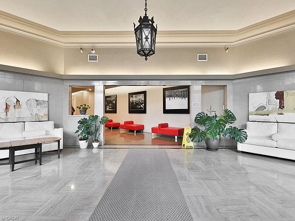 4th image of 404 King St W #424