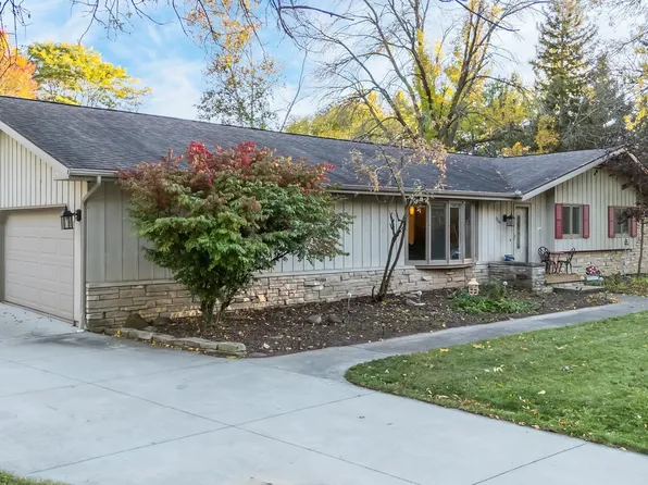 2209 Riverside Dr, Kaukauna, WI 54130