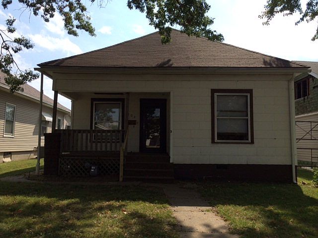 1st image of 104 E 21st St