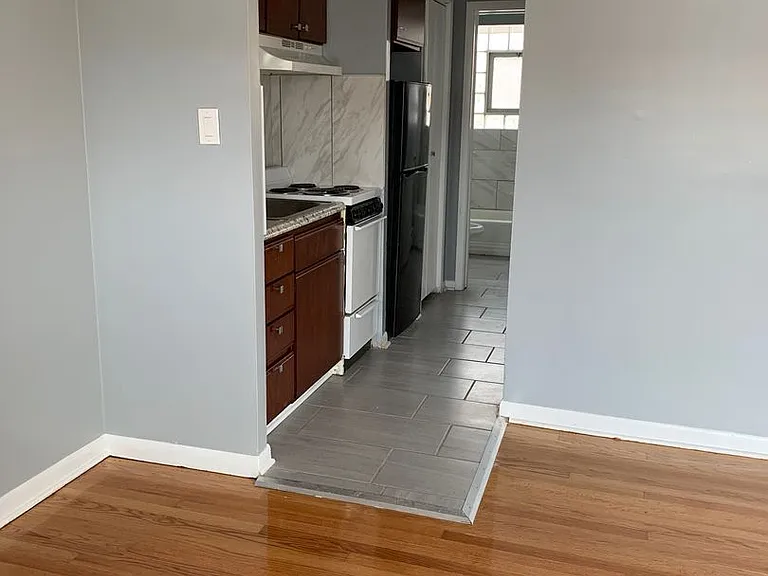4325 W 95th St — Photo 3