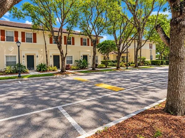 (undisclosed Address), Hollywood, FL 33025