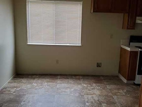 4th image of 3520 Merrifield Ave #4040