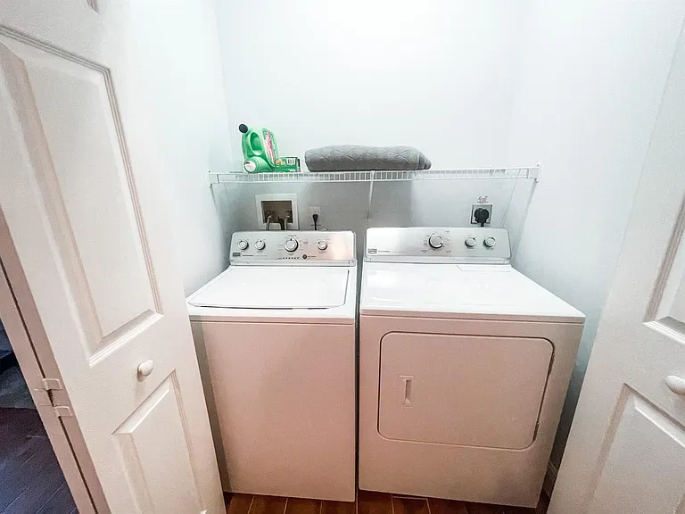 8402 Mulligan Cir — Photo 17