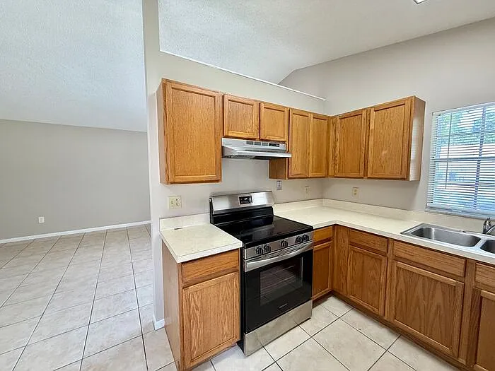 2452 E Illiana St — Photo 7