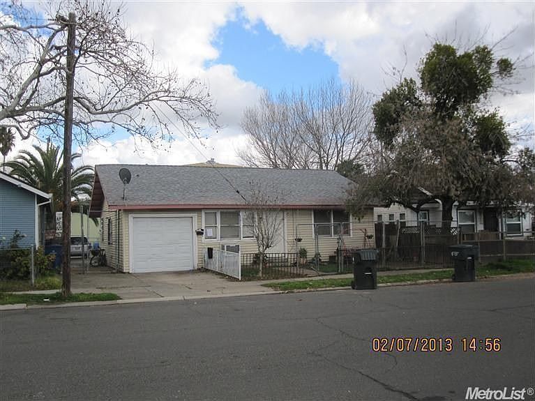 2nd image of 2382 Oakmont St